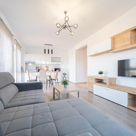 Serene Flat Lägenhet Oradea Exteriör bild