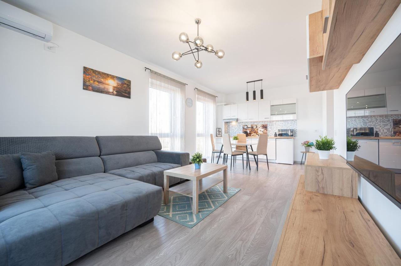 Serene Flat Lägenhet Oradea Exteriör bild