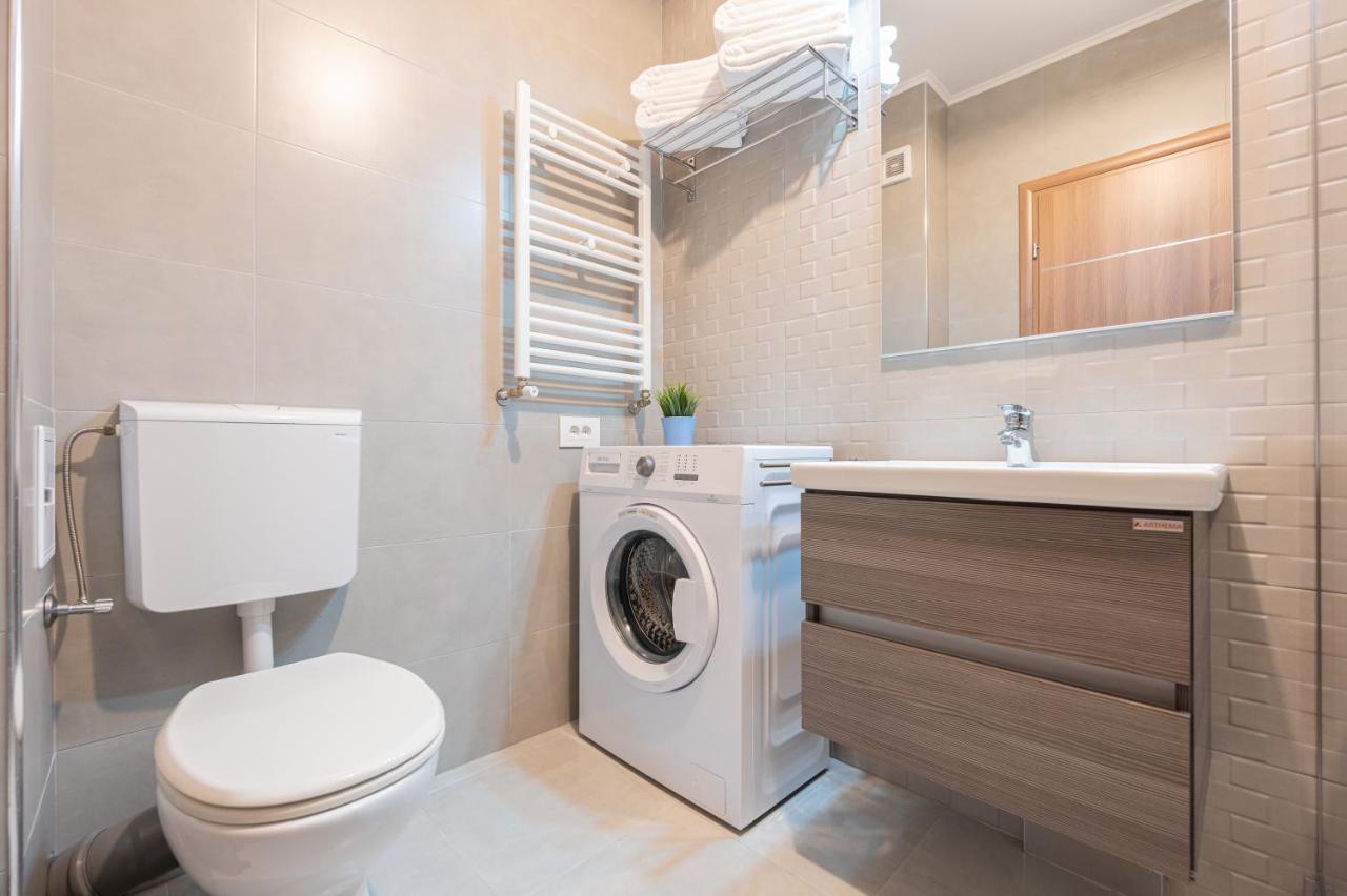 Serene Flat Lägenhet Oradea Exteriör bild