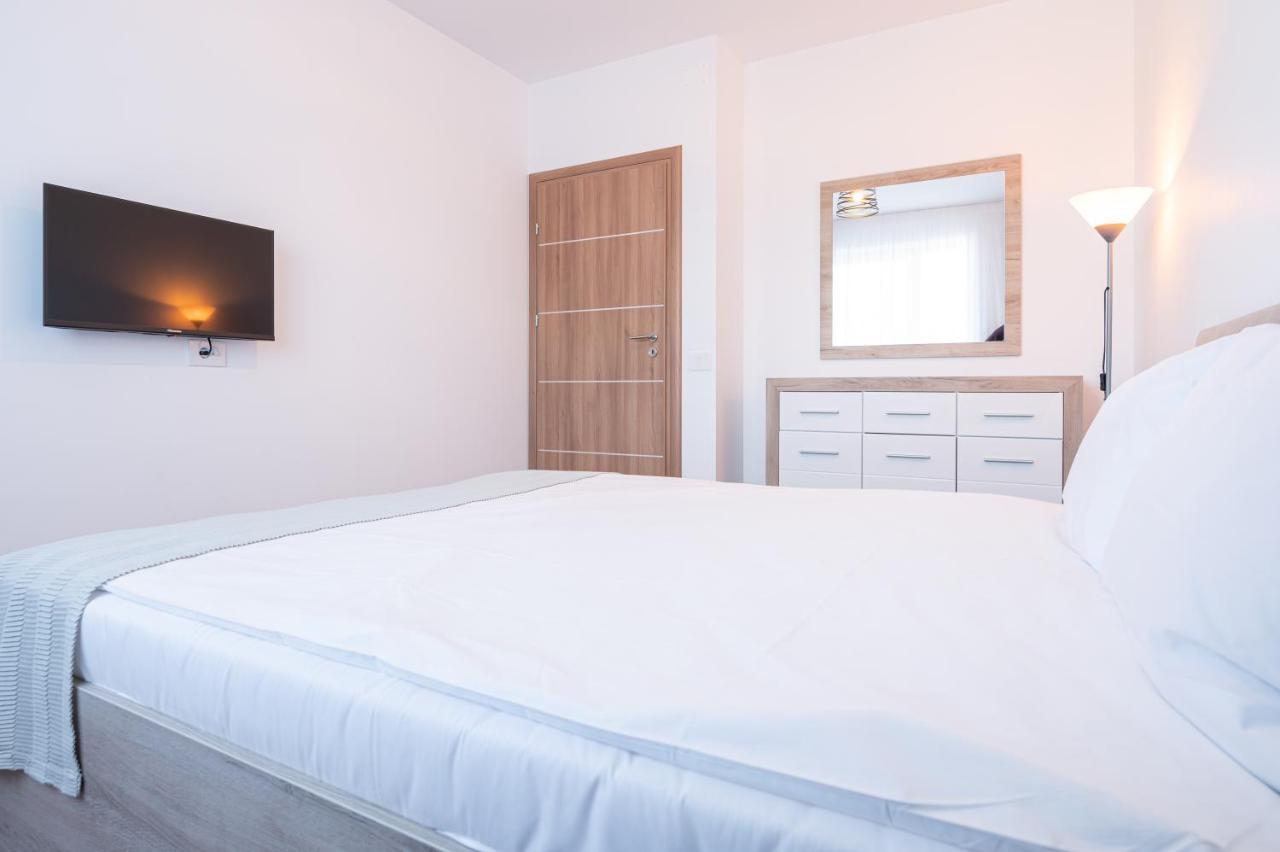 Serene Flat Lägenhet Oradea Exteriör bild