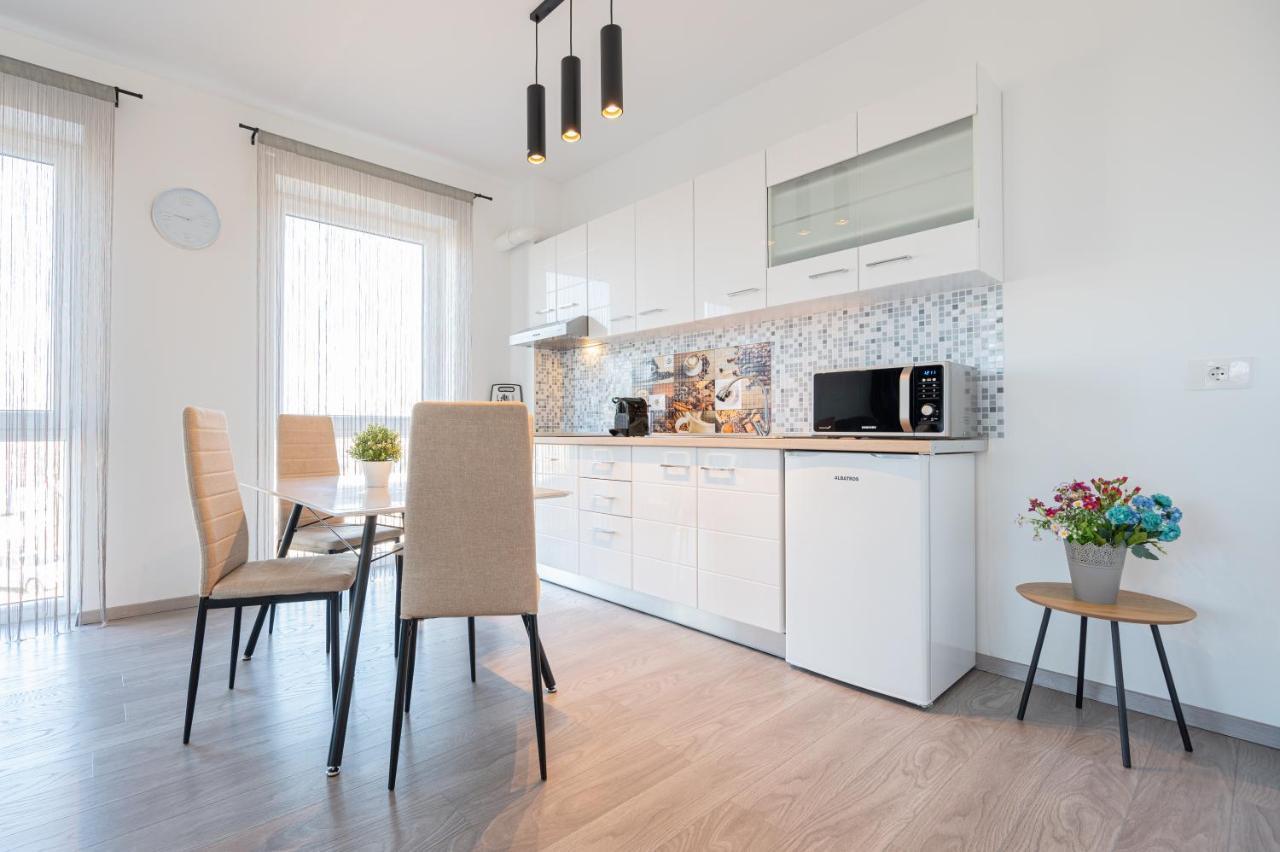 Serene Flat Lägenhet Oradea Exteriör bild