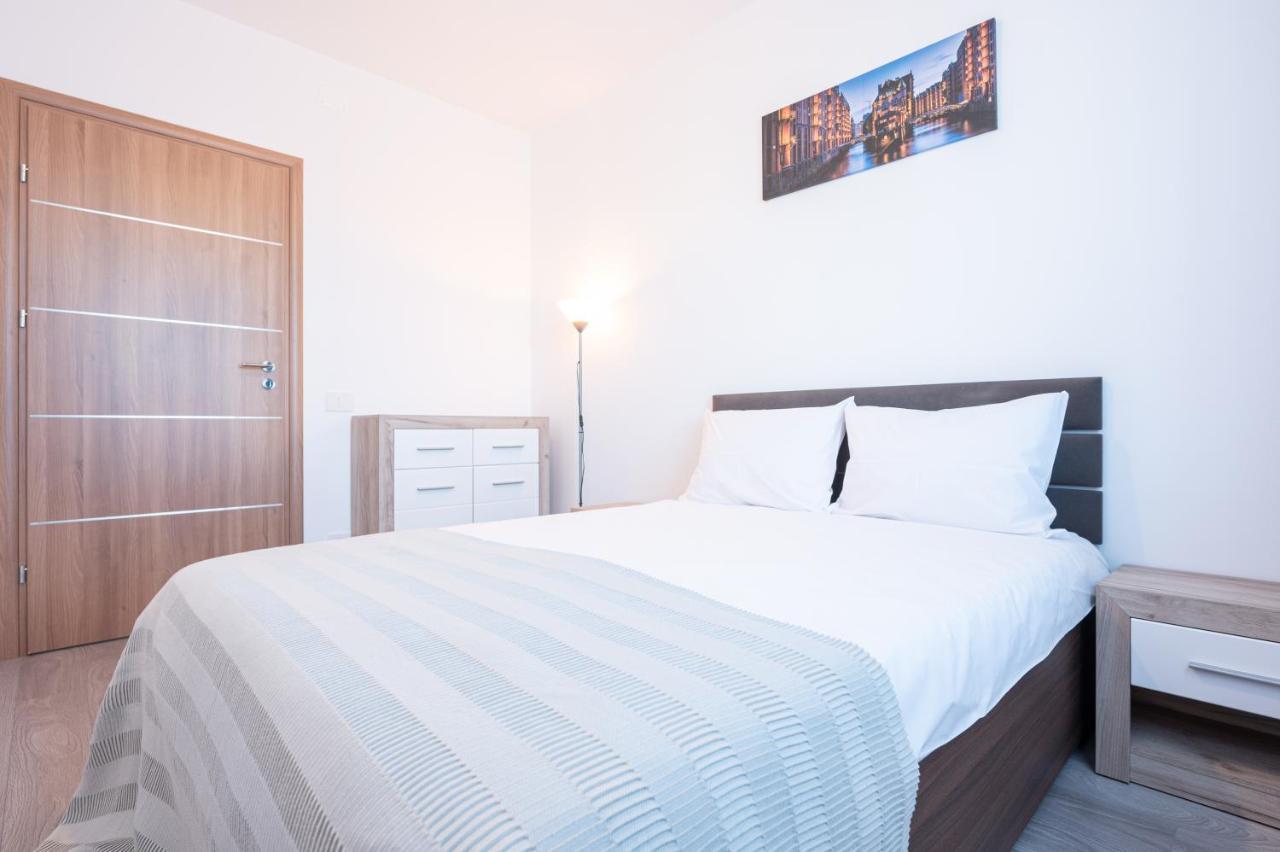 Serene Flat Lägenhet Oradea Exteriör bild