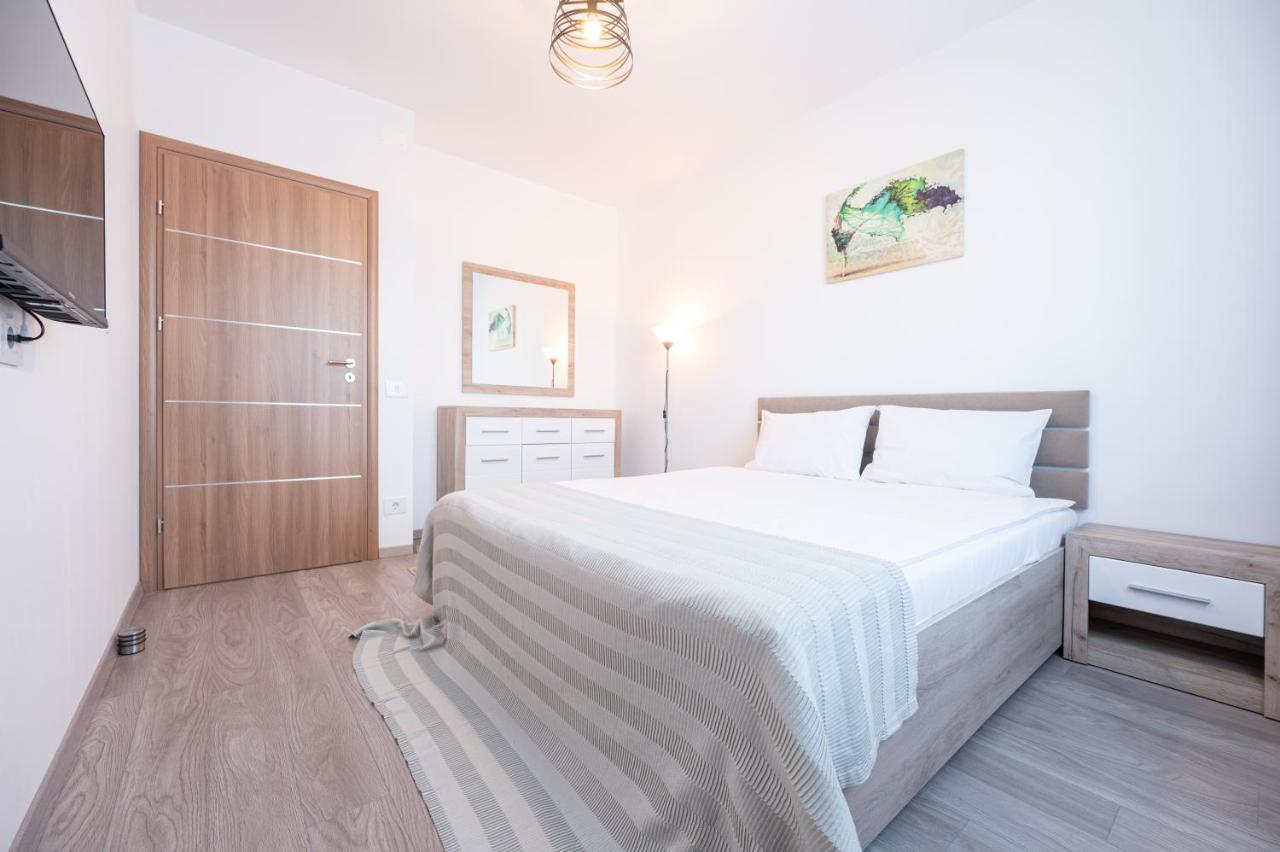 Serene Flat Lägenhet Oradea Exteriör bild
