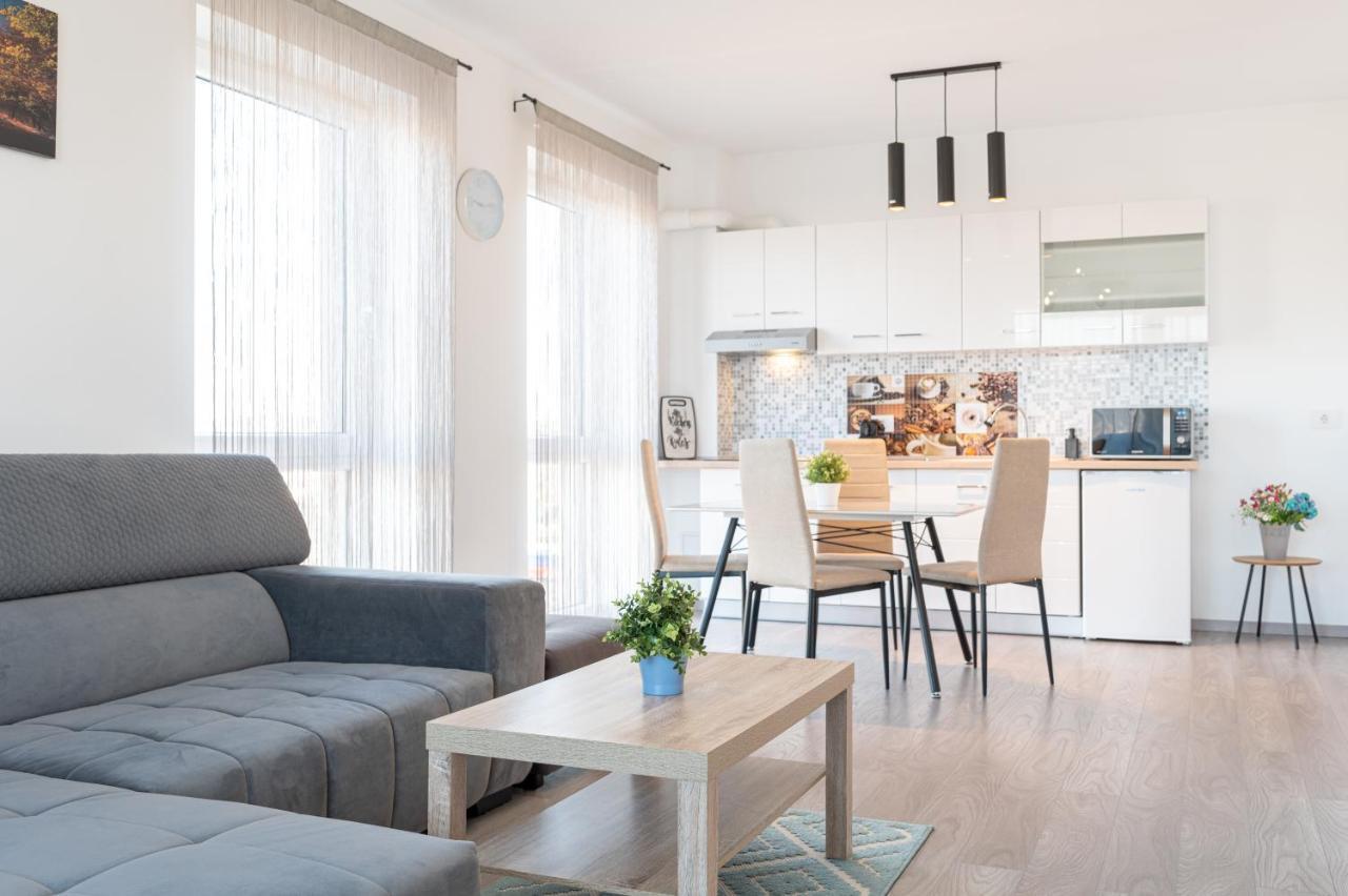 Serene Flat Lägenhet Oradea Exteriör bild